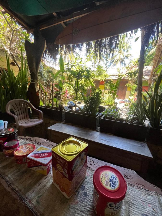 Appartement Big Daddy'S Surfcamp à Pasanggaran Extérieur photo
