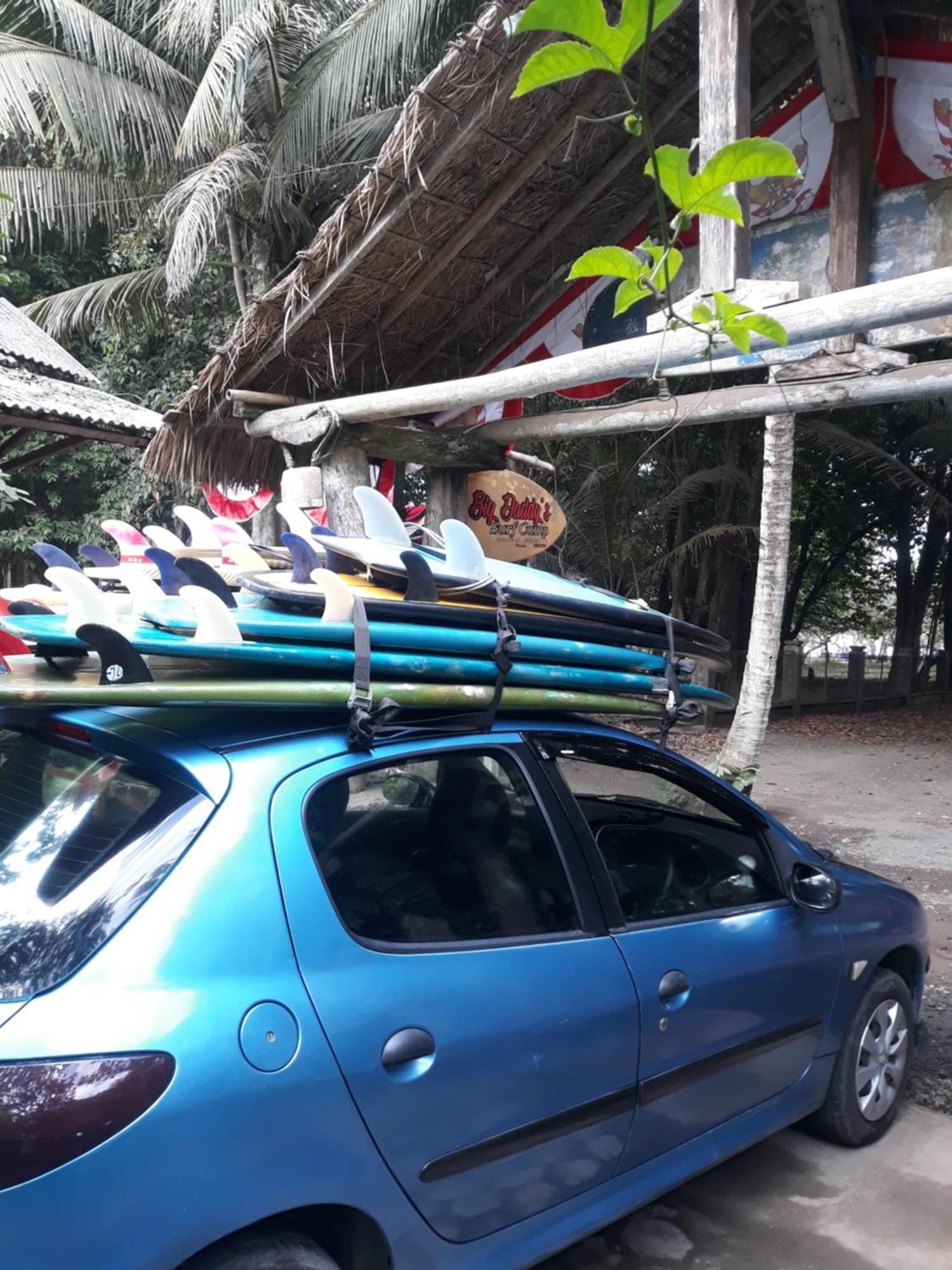 Appartement Big Daddy'S Surfcamp à Pasanggaran Extérieur photo